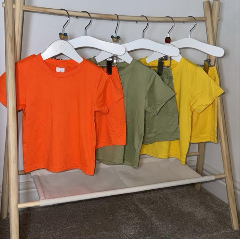 FLYNN colourful t-shirt & short set
