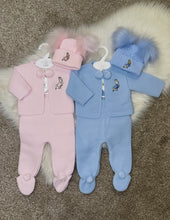 Load image into Gallery viewer, Rabbit Pom Pom sets (hat sold separately)
